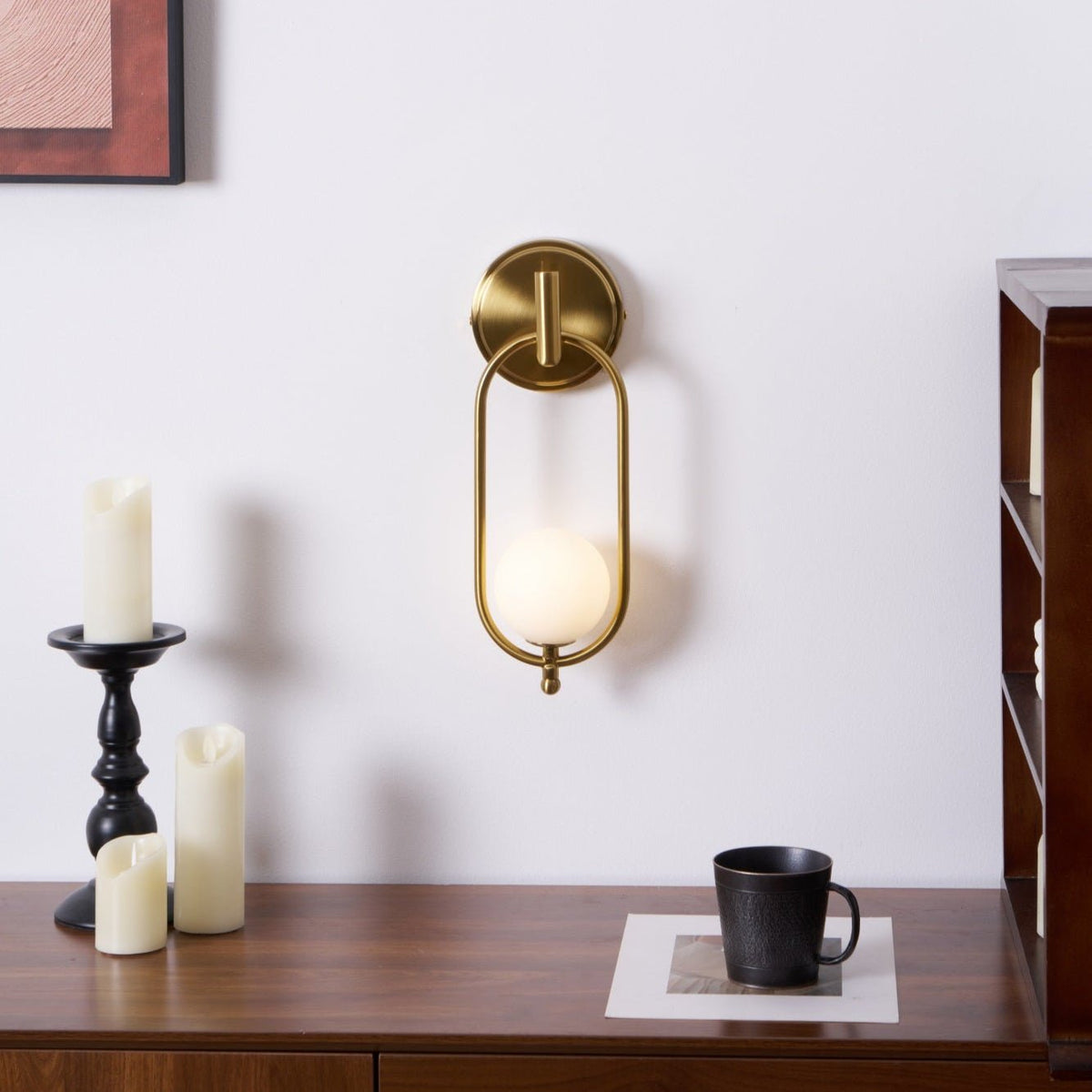 Applique murale anneau en laiton et globe en verre opalin — Iris