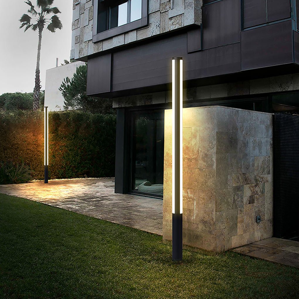 Borne cylindrique en métal noir à bandeau lumineux vertical — Palombe