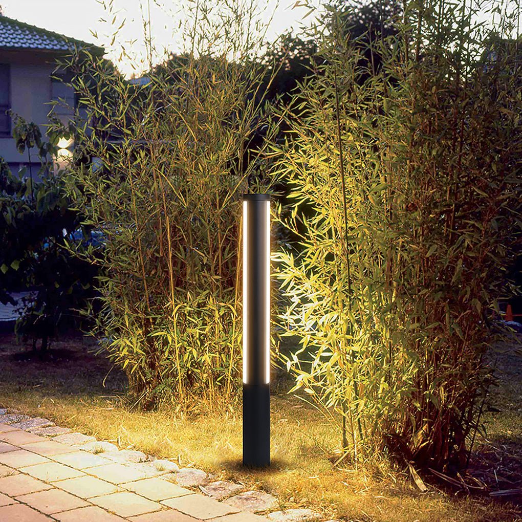 Borne cylindrique en métal noir à bandeau lumineux vertical — Palombe