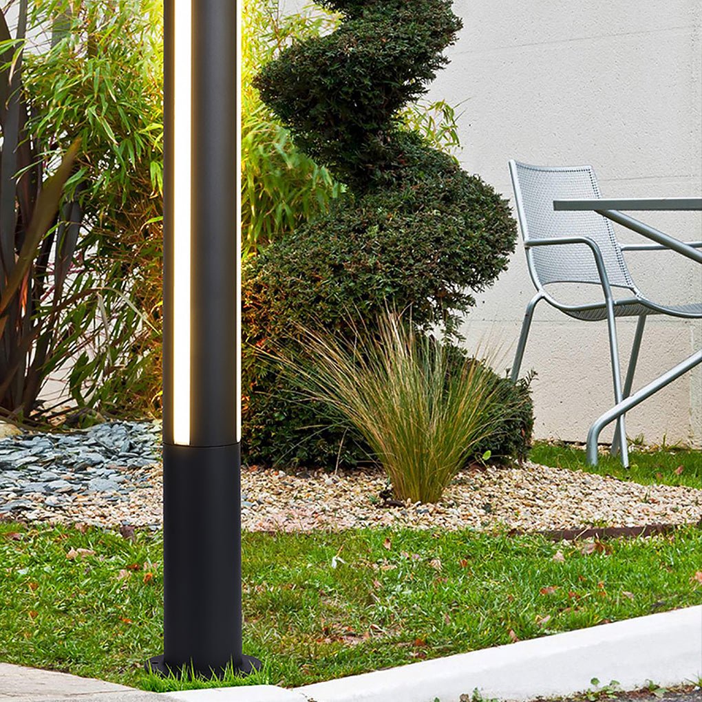 Borne cylindrique en métal noir à bandeau lumineux vertical — Palombe