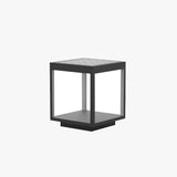 Borne de pilier cubique à structure ajourée en métal noir — Ricochet