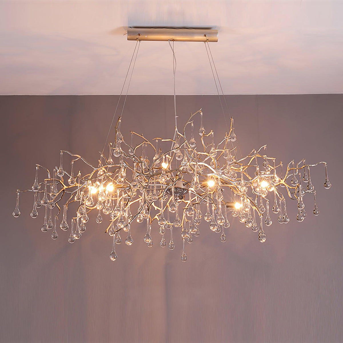 Lustre linéaire à branches de laiton et pampilles de cristal — Matelas