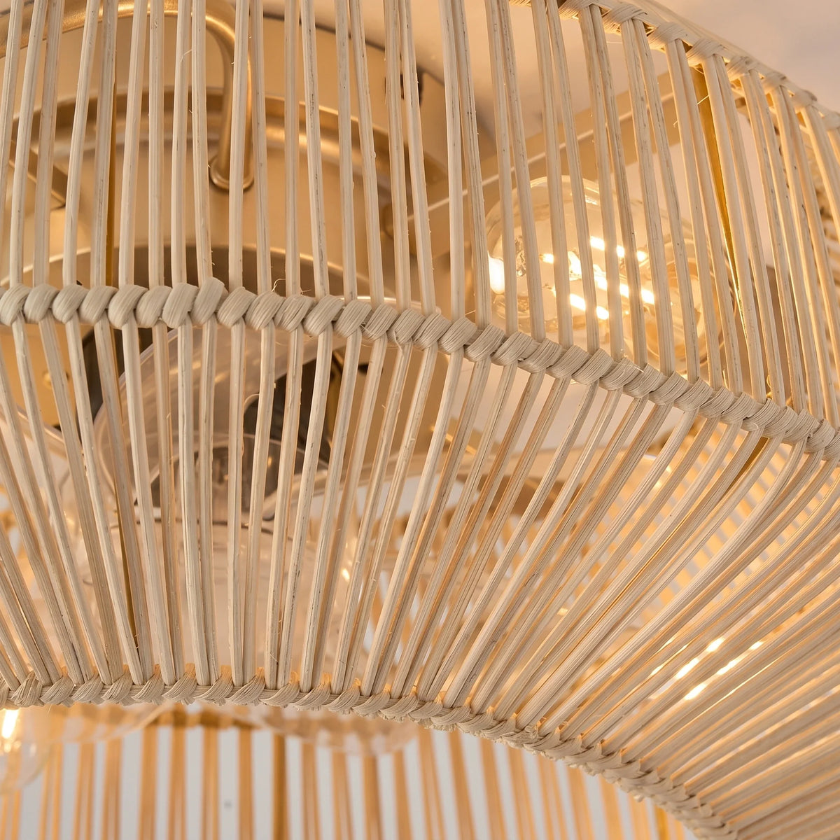 Ventilateur de plafond dôme en rotin tressé à pales cachées — Amarante