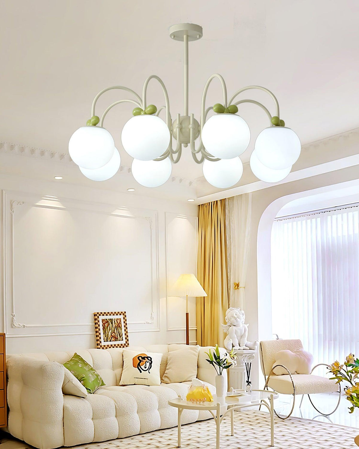 Lustre à bras courbés crème et globes en verre dépoli — Herbier
