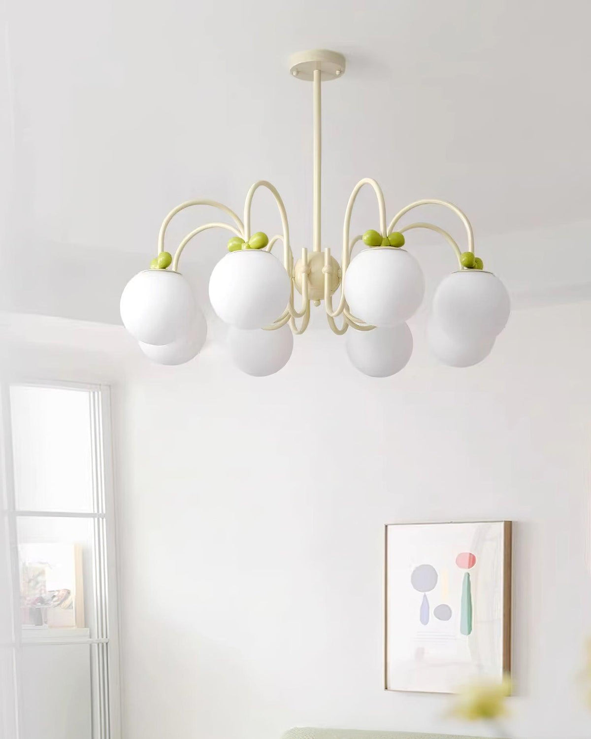 Lustre à bras courbés crème et globes en verre dépoli — Herbier