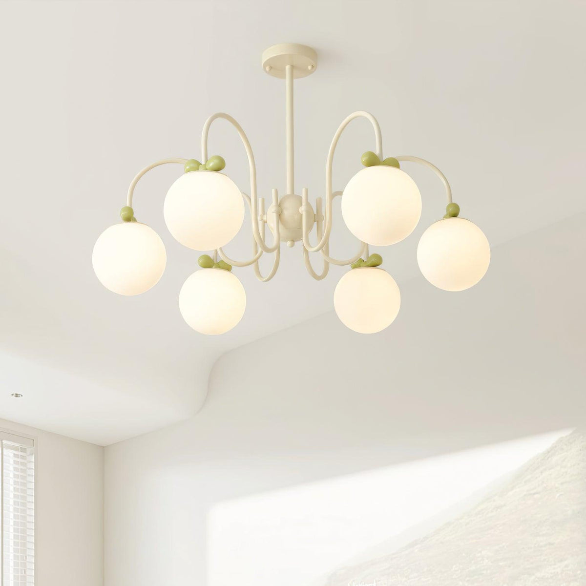 Lustre à bras courbés crème et globes en verre dépoli — Herbier