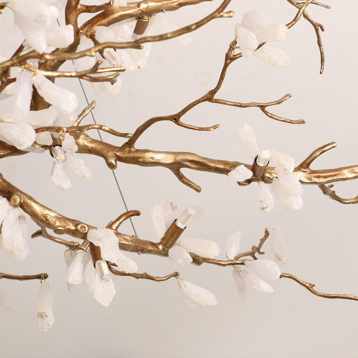 Lustre branche en laiton et pierre naturelle blanche — Menthol