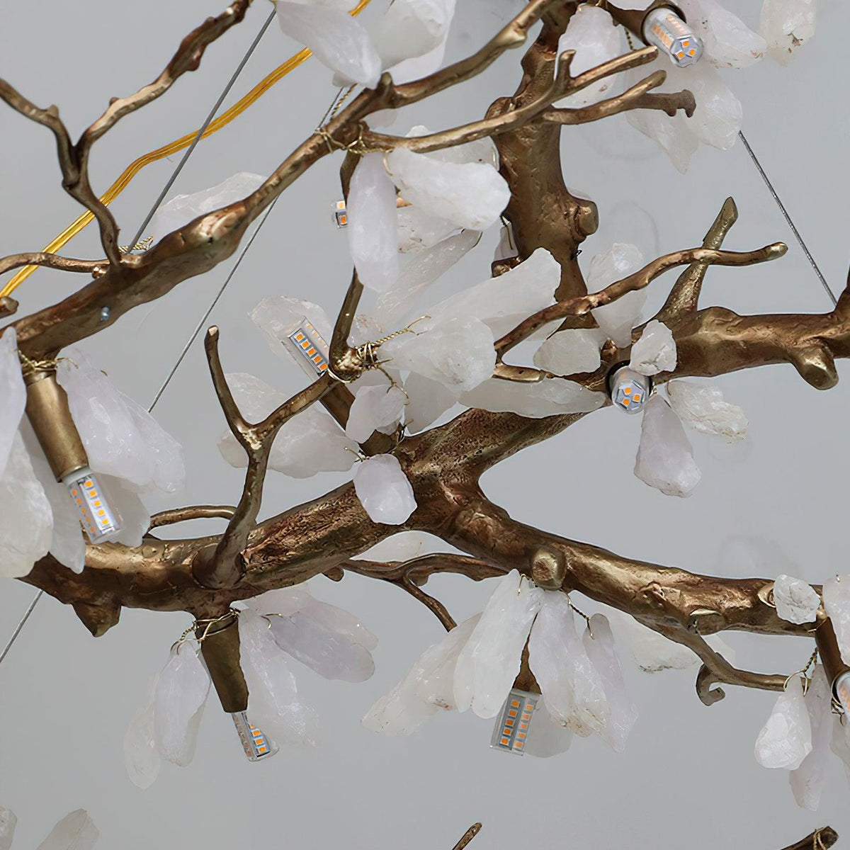Lustre branche en laiton et pierre naturelle blanche — Menthol