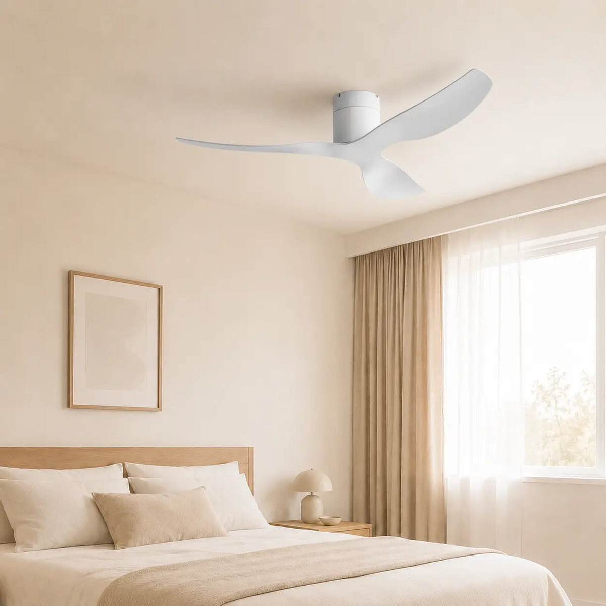 Ventilateur de plafond blanc à trois pales incurvées — Cardon