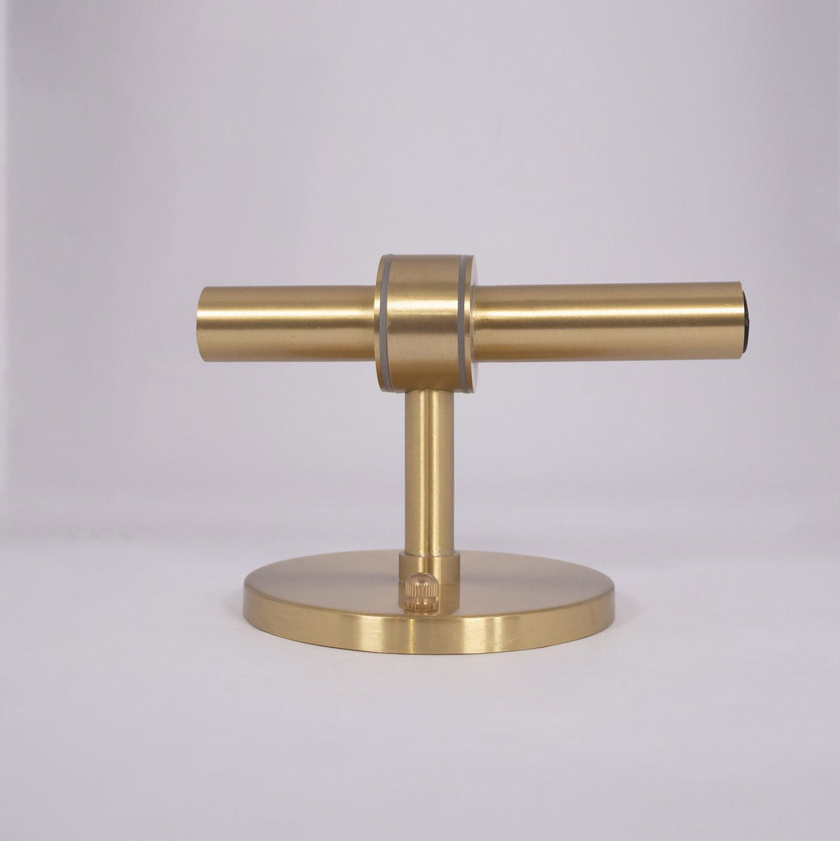 Applique murale tube en verre opalin et bague en laiton — Houppier