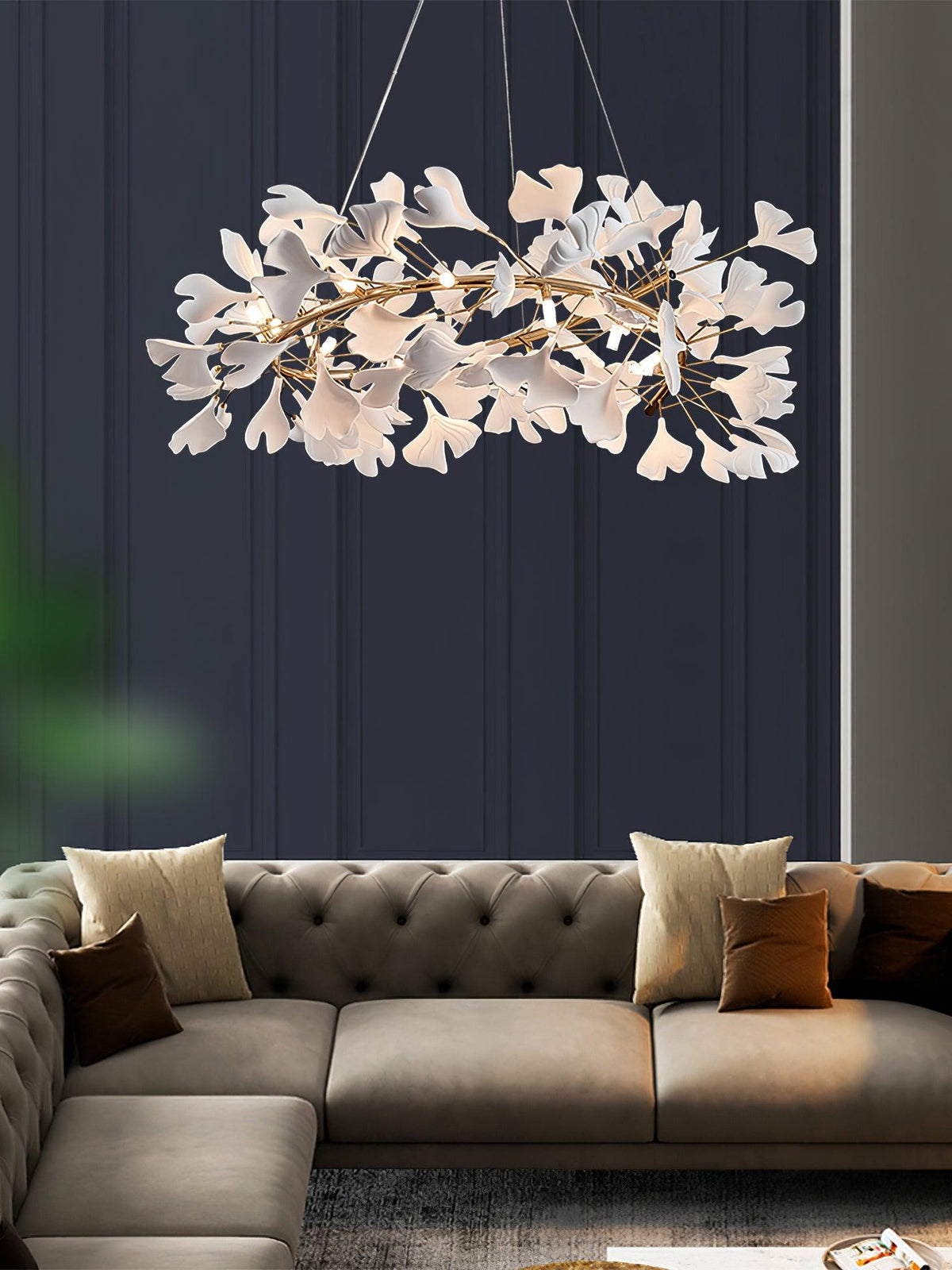 Lustre circulaire à feuilles de céramique et branches dorées — Lavaret