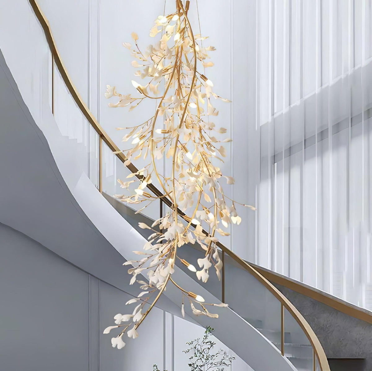 Lustre en cascade à feuilles de ginkgo en céramique blanche — Maillechort
