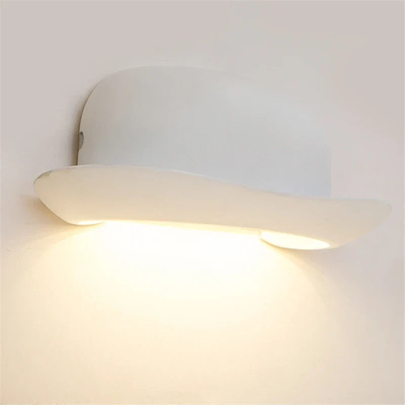 applique murale chapeau à LED aluminium design minimaliste
