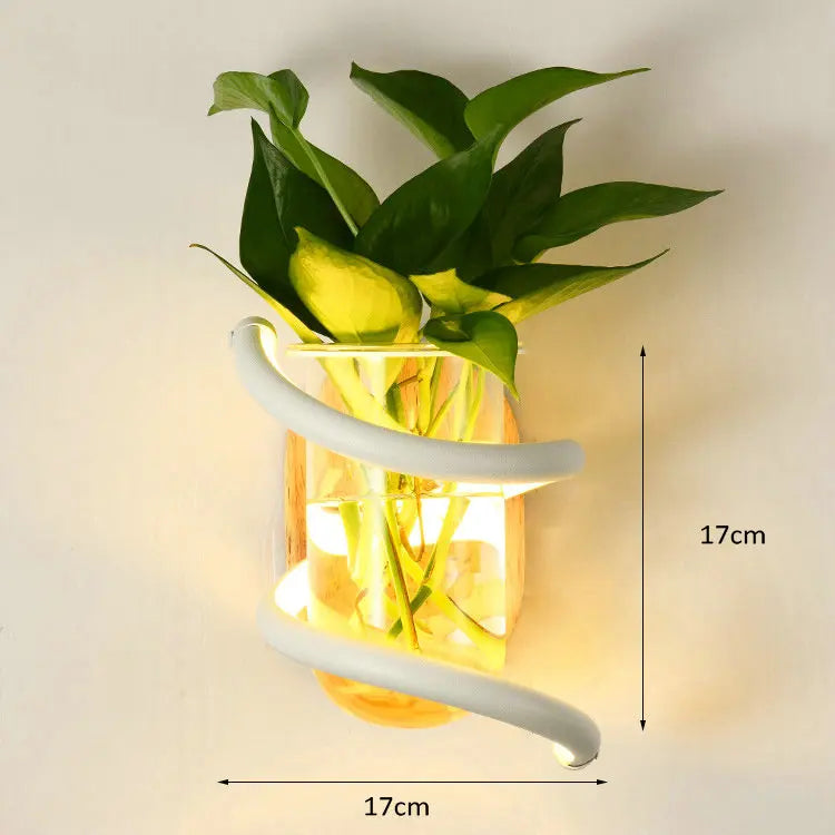 applique murale nordique en bois avec plante verte pour ambiance chaleureuse