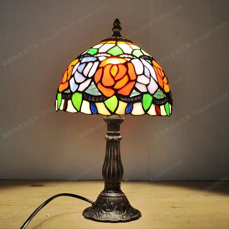 lampe à poser en verre style tiffany avec fleurs décoratives