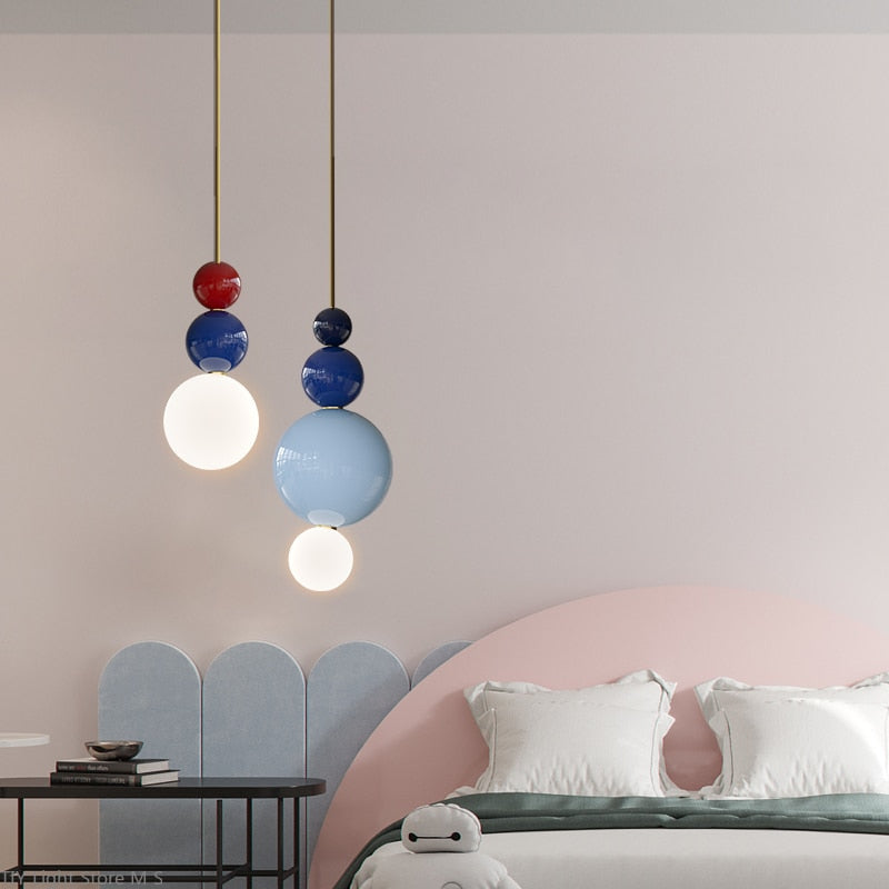 Suspension moderne en métal et boules colorés Ginna