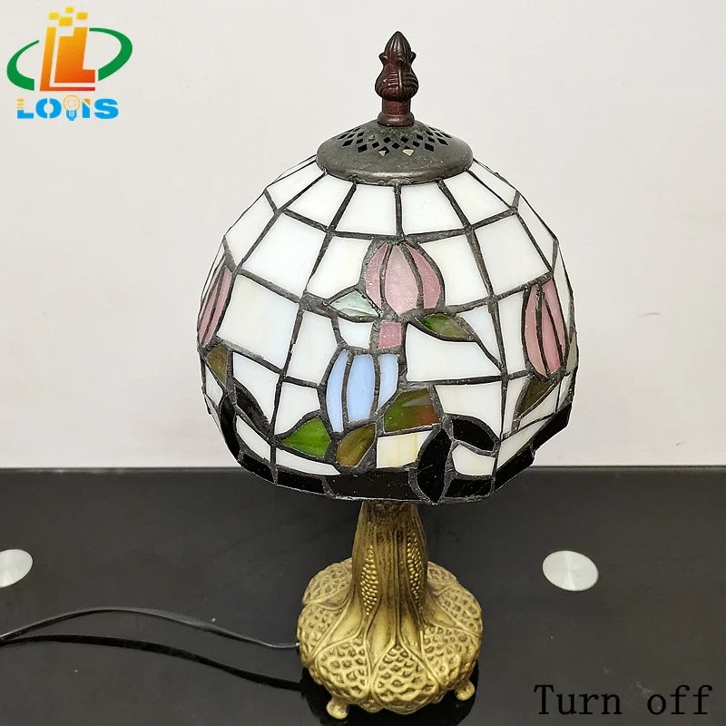 lampe de table style tiffany en verre antique pour décoration intérieure