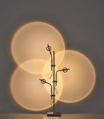 lampadaire led avec projection de coucher de soleil sur pied