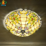 plafonnier vitrail style tiffany créatif pour intérieur élégant