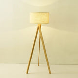 lampadaire nordique en bois massif avec interrupteur à pied lumineux
