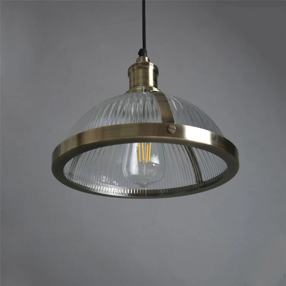 lampe suspendue vintage en verre transparent pour ambiance nostalgique