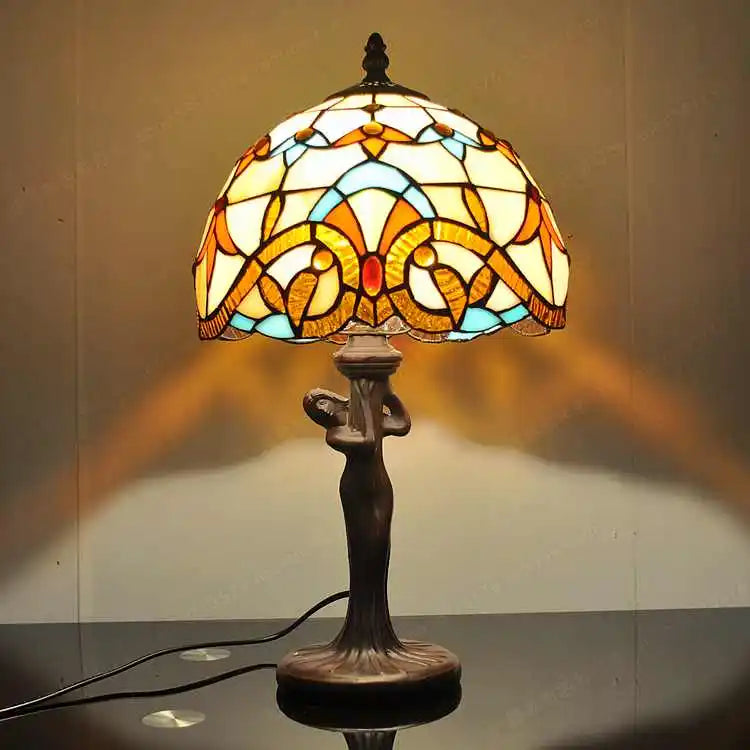 lampe à poser style tiffany en verre teinté pour restaurant et café