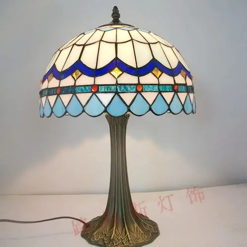lampe de chevet style tiffany en lucite pour intérieur moderne