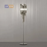 lampadaire design en métal et chrome pour intérieur moderne