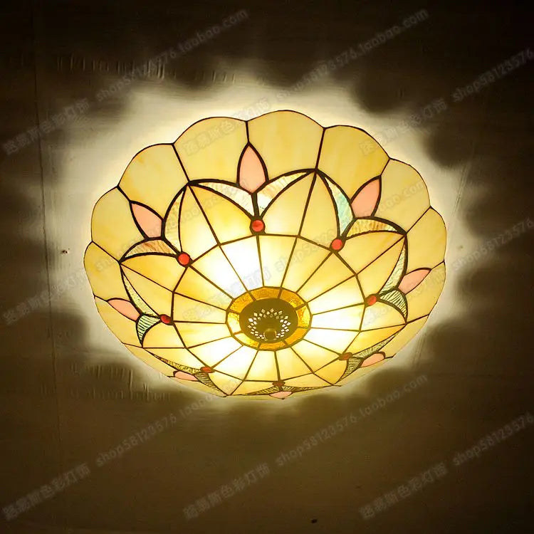 plafonnier antique en verre style tiffany pour décoration moderne