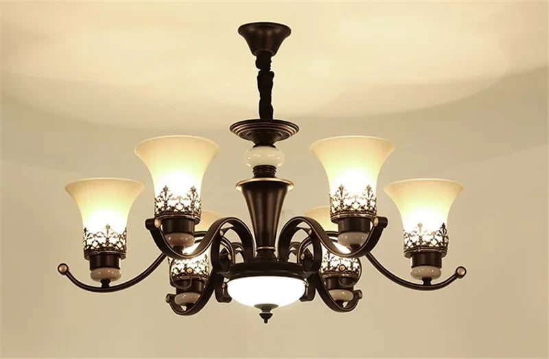 lustre vintage en métal noir avec abat-jour en verre dépoli