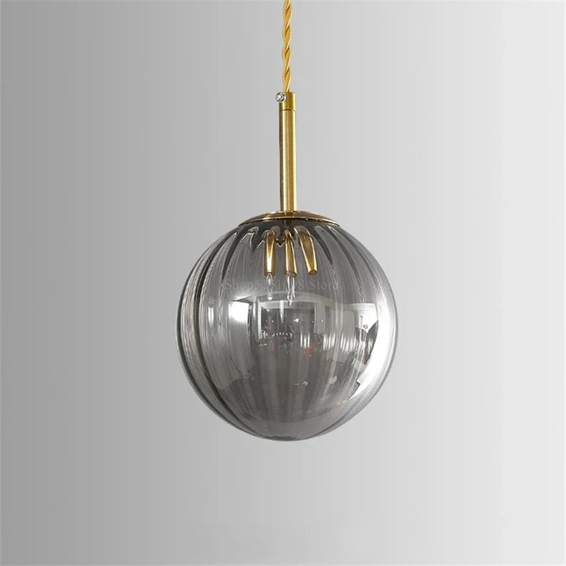 Suspension boule en verre teinté sur tige laiton — Azalée