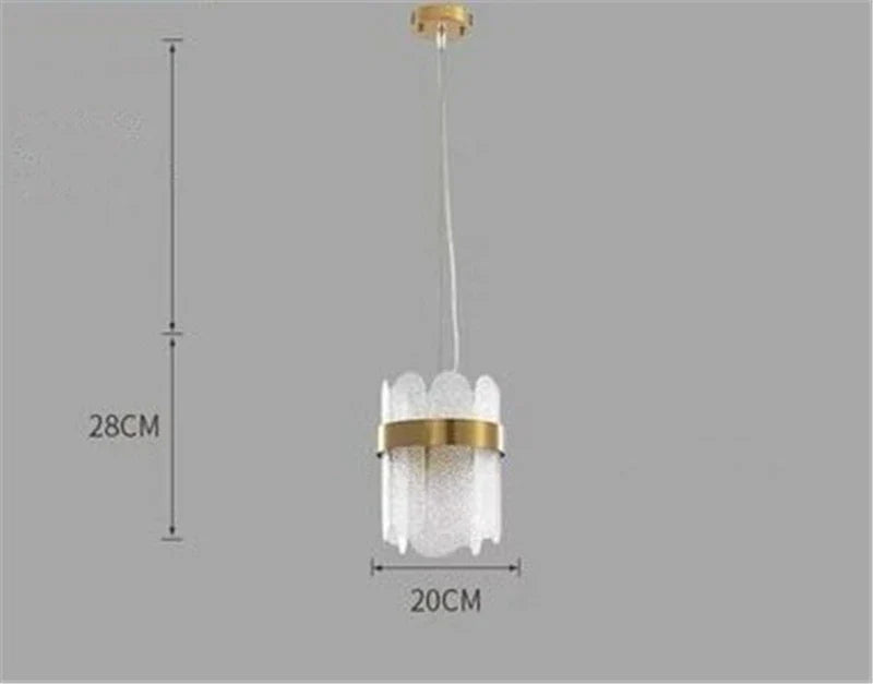 lustre ovale en métal doré avec abat-jour en verre suspendu
