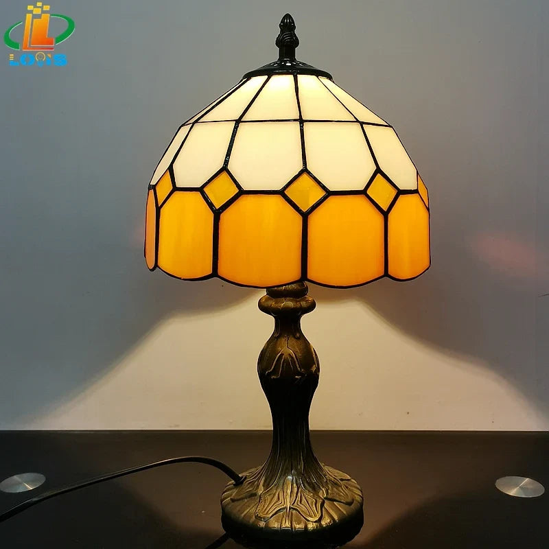 lampe à poser vitrail style tiffany pour décoration intérieure