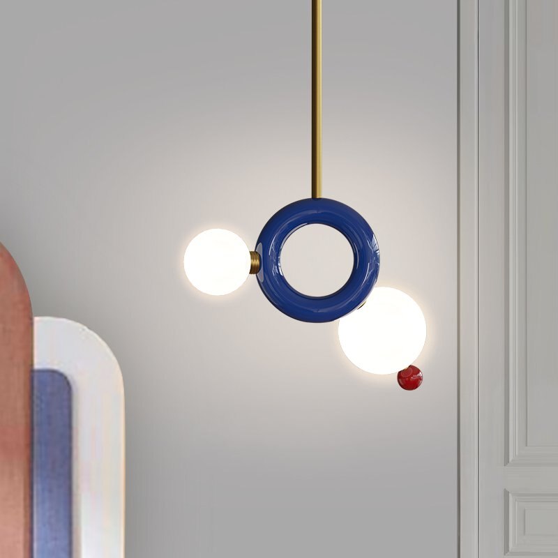 Suspension moderne en métal et boules colorés Ginna