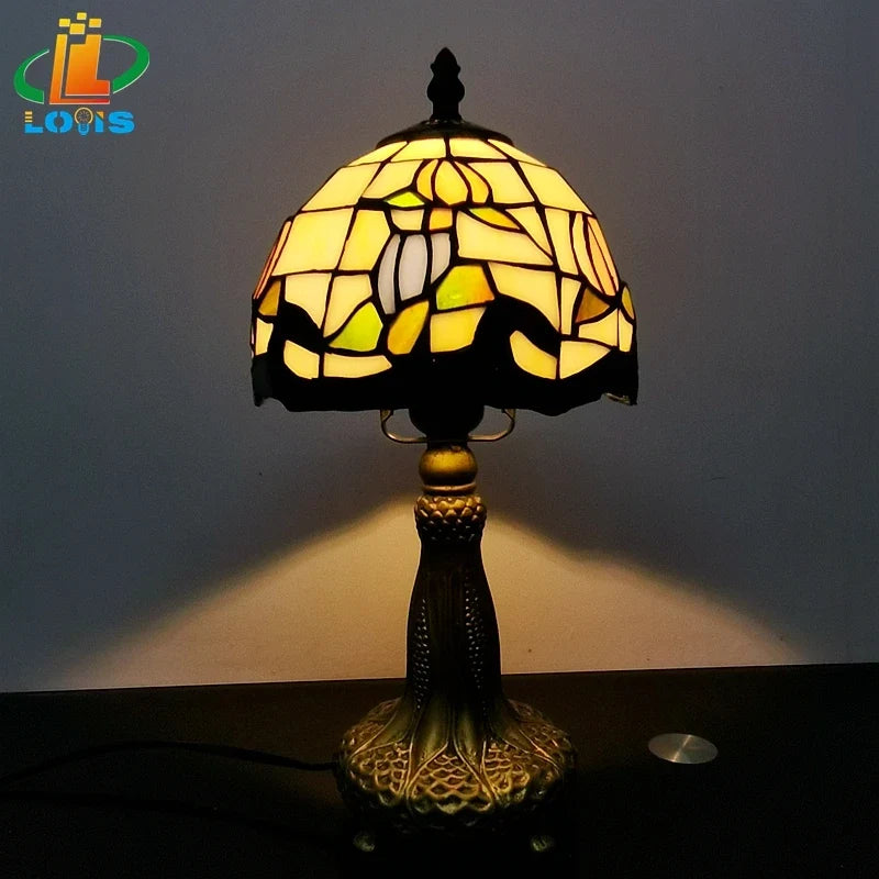 lampe de table style tiffany en verre antique pour décoration intérieure