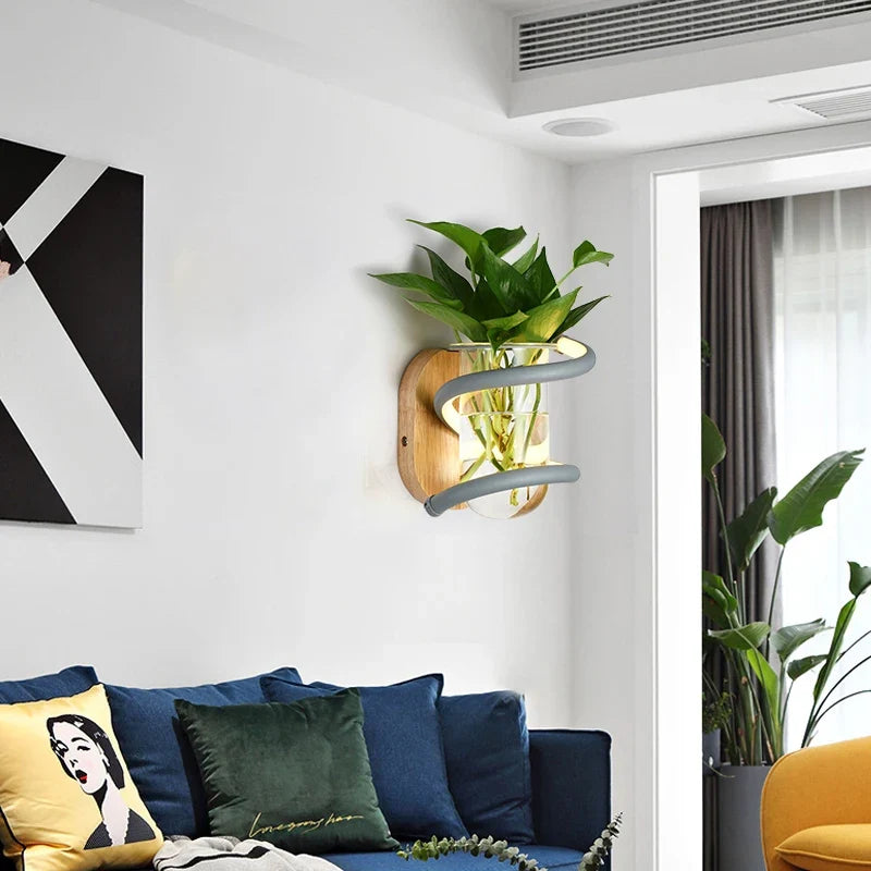 applique murale nordique en bois avec plante verte pour ambiance chaleureuse