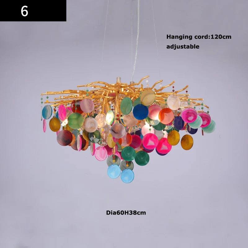 lustre design art déco en agate colorée pour intérieur élégant