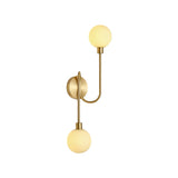 Applique murale en laiton à deux globes de verre opale — Lumignon