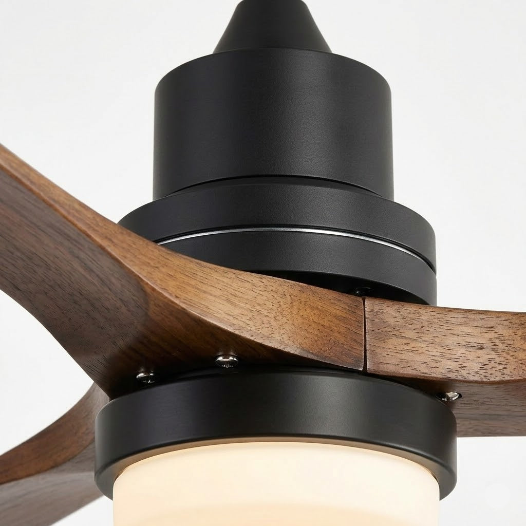 Ventilateur de plafond en noyer massif avec diffuseur LED rond — Aiguemarine