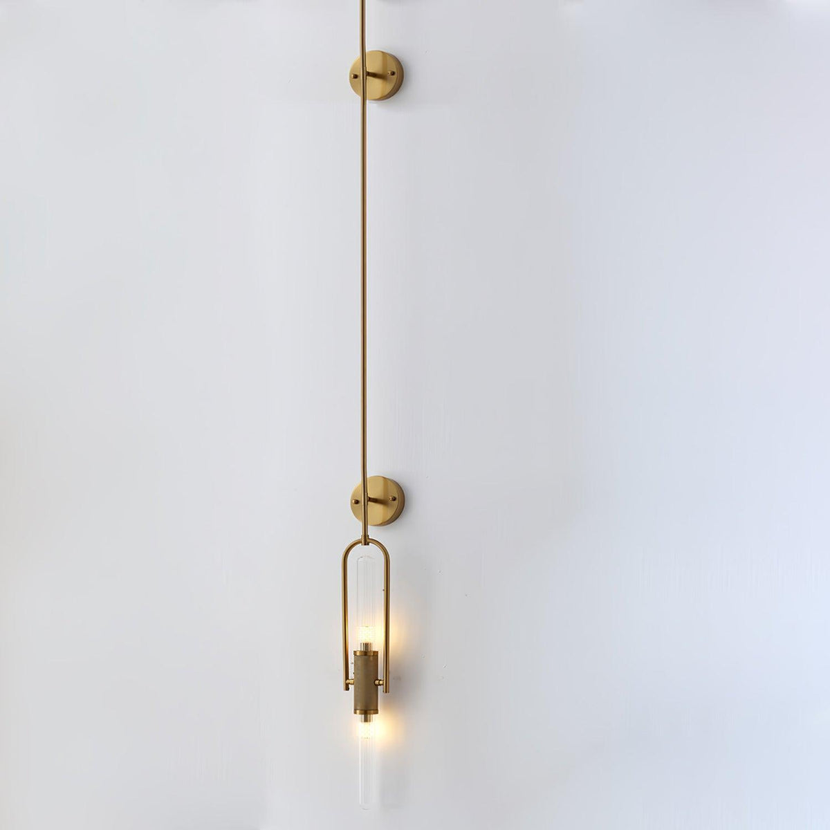 Applique verticale, tube de verre dans un arceau métal — Mortaise