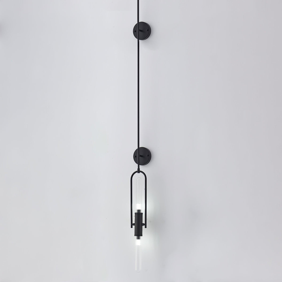 Applique verticale, tube de verre dans un arceau métal — Mortaise