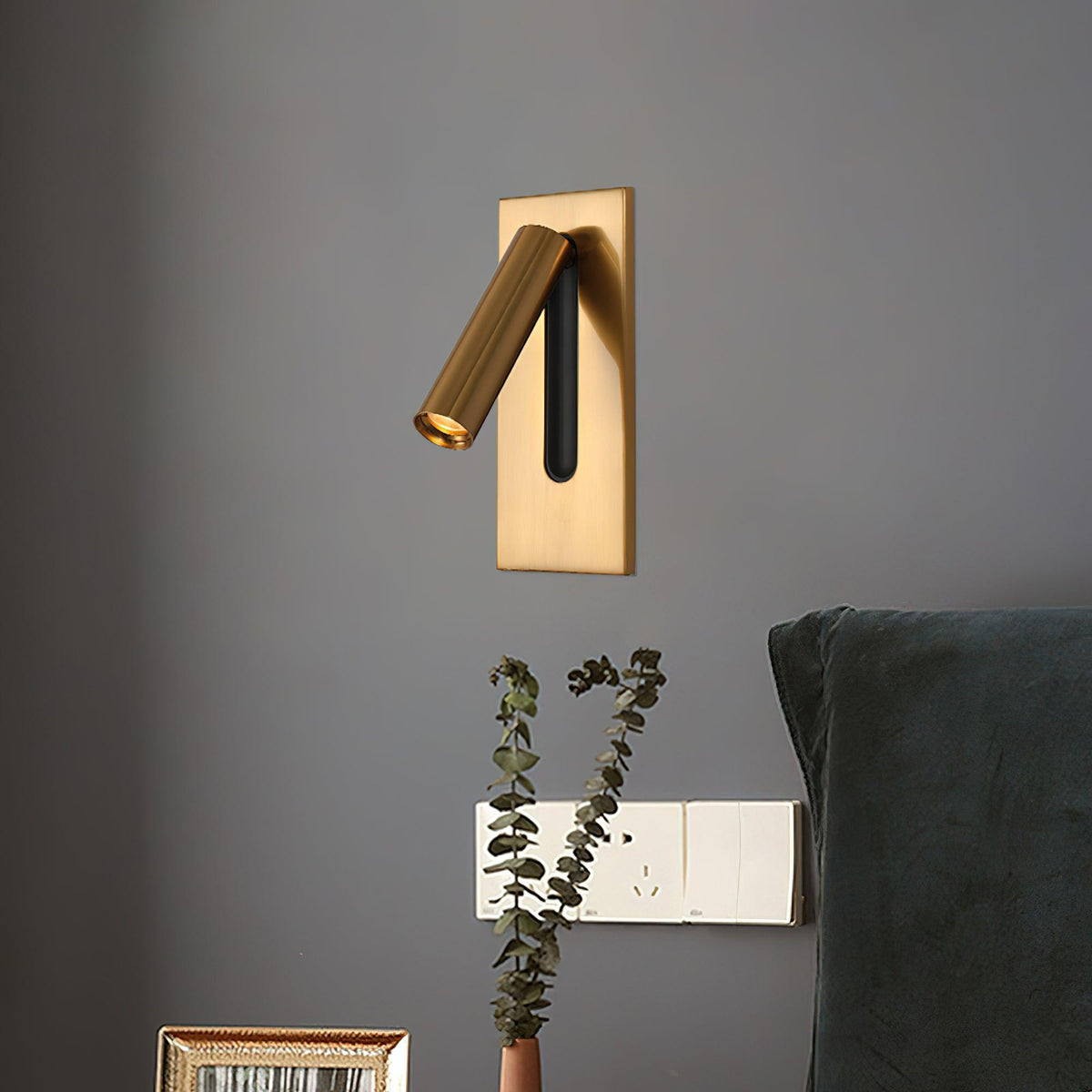 Applique de lecture à spot cylindrique orientable sur platine — Mangrove