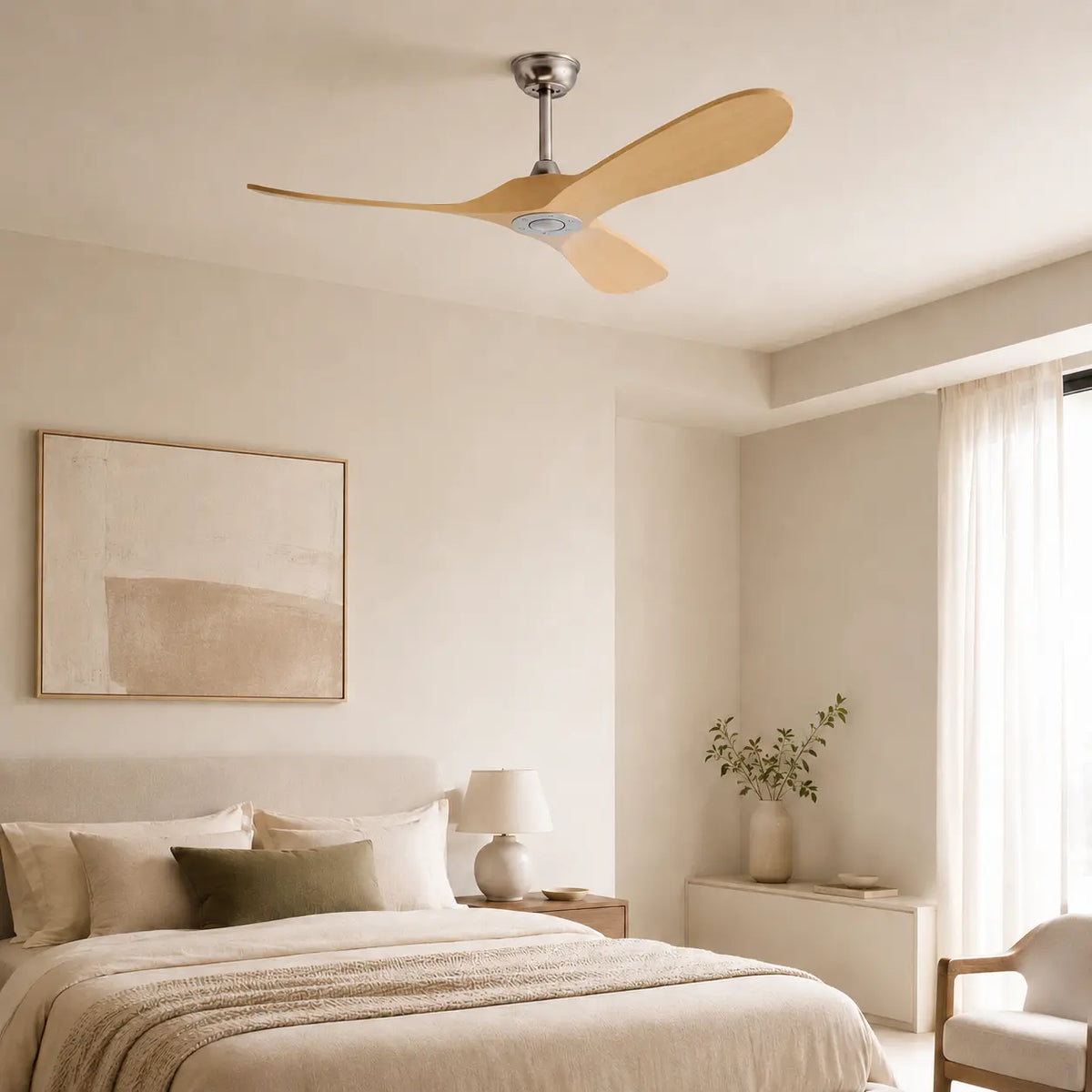 Ventilateur de plafond bois clair et moteur chromé — Cierge