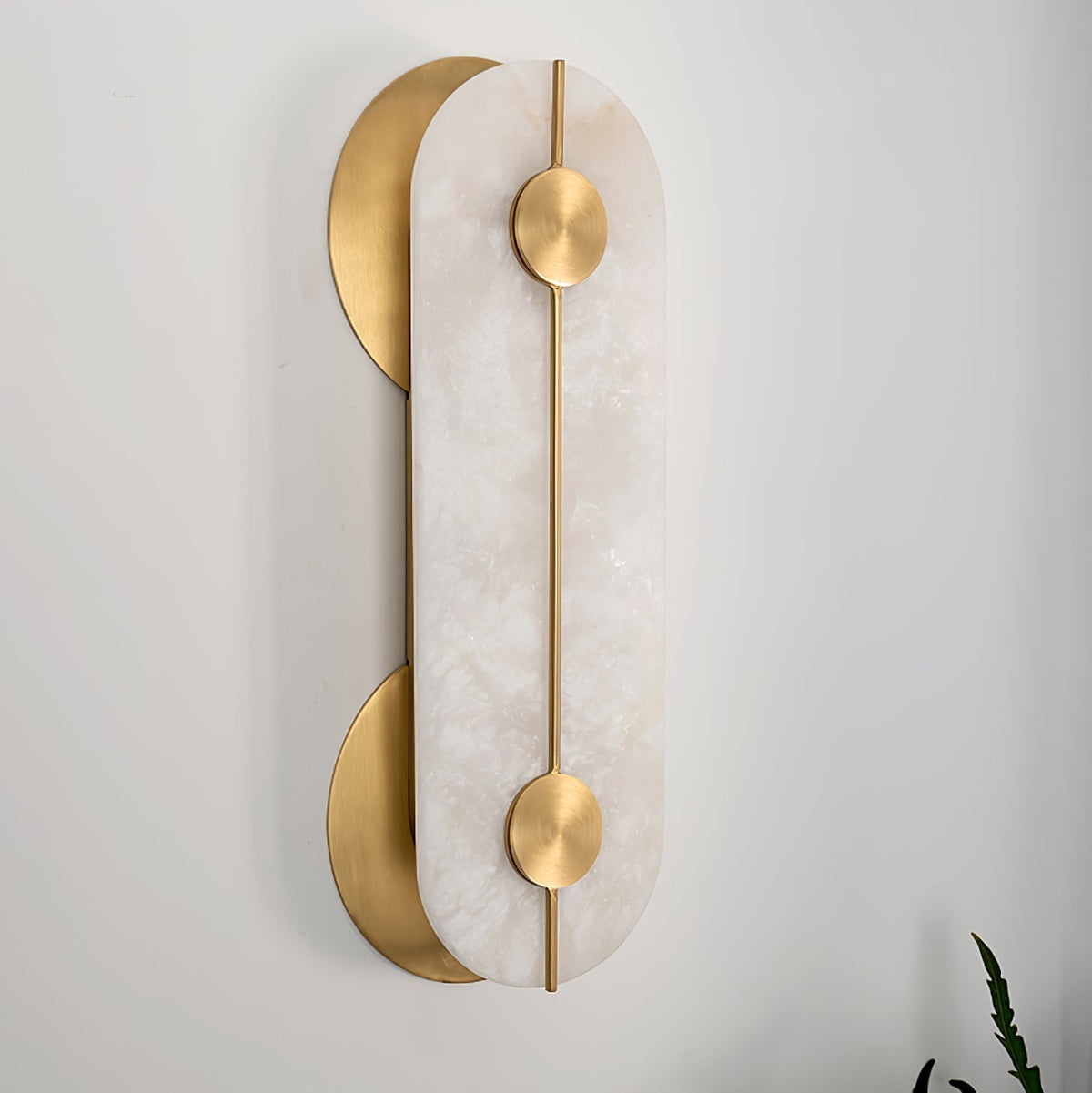 Applique murale verticale en albâtre et laiton — Tarlatane