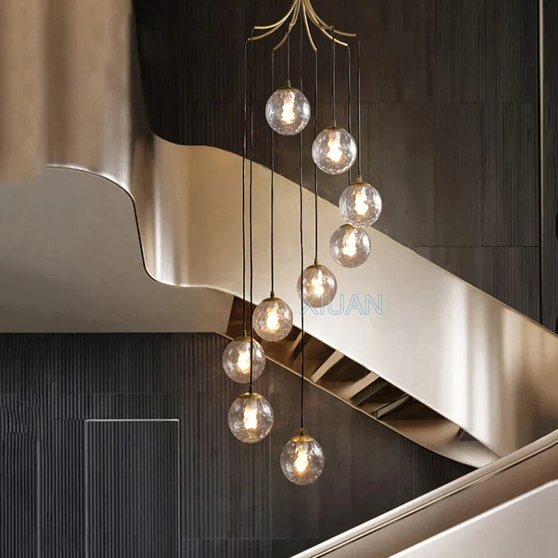 lustre nordique avec lampes de boule en verre laiteux suspendues