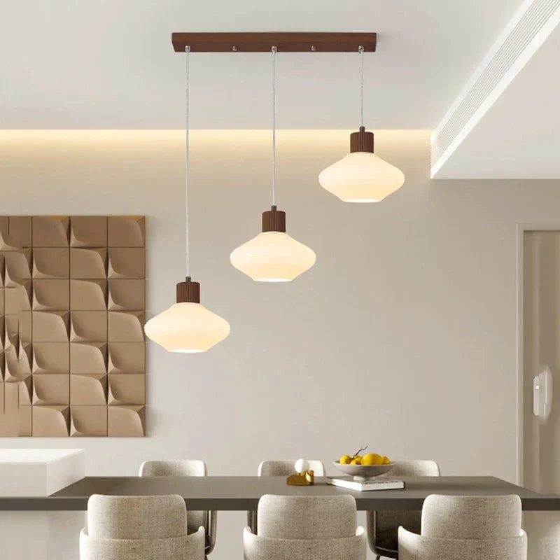 lustre nordique moderne en bois pour intérieur élégant