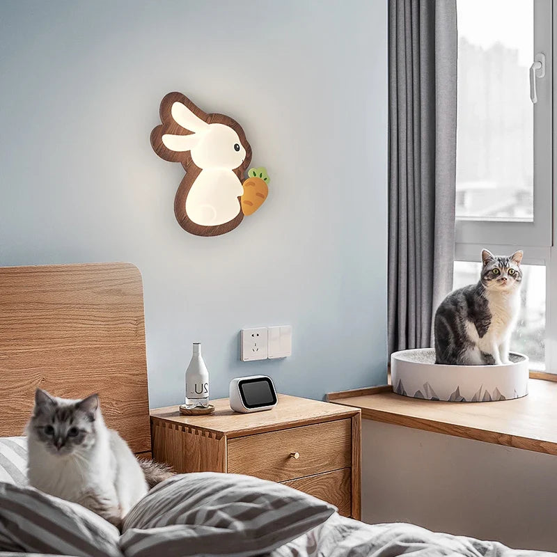 lampe de chevet wabi-sabi japonaise avec base en bois et lapin dessiné pour enfants