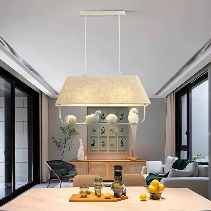 lustre créatif avec 3-4 têtes d'oiseau en tissu pour décoration