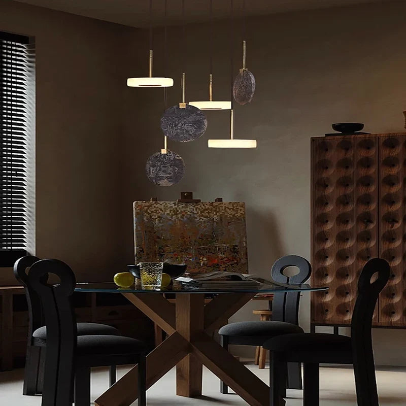 suspension marbre bois tendance 2024 luminaire moderne pour intérieur