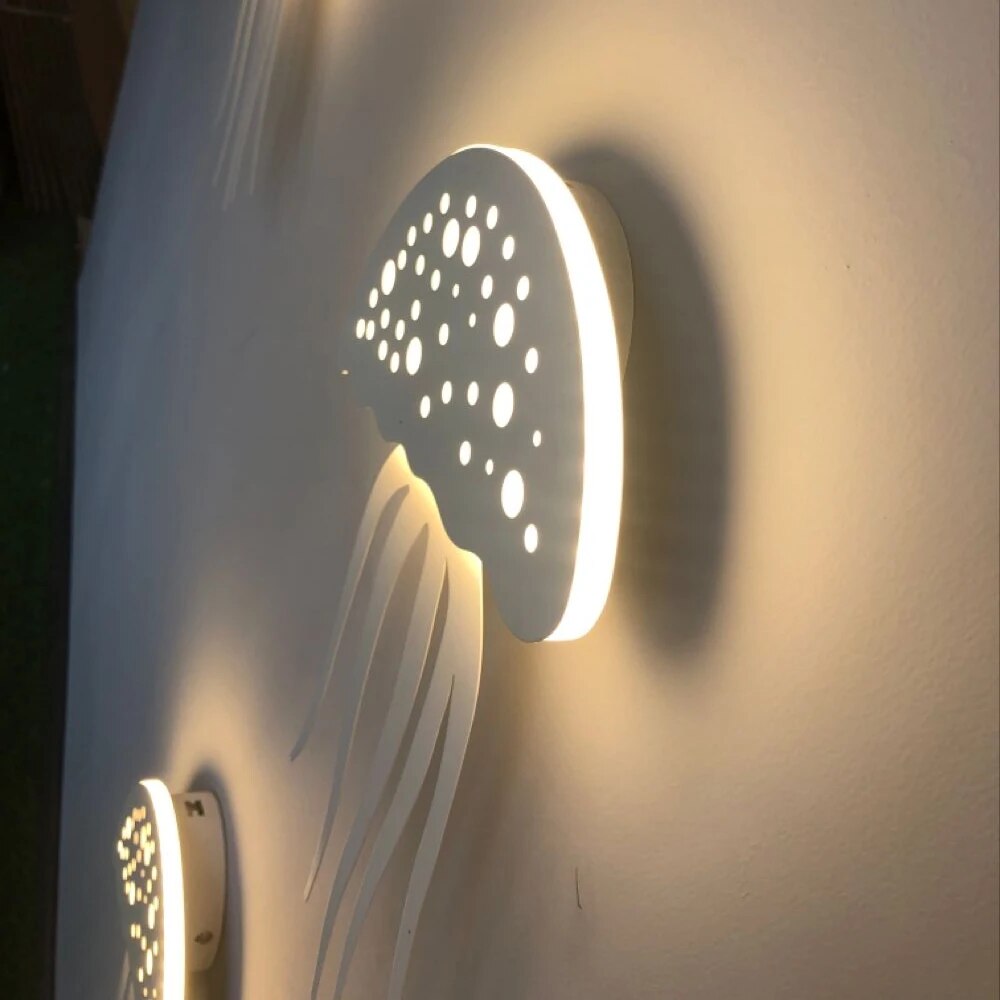 Applique murale blanche en forme de méduse à LED